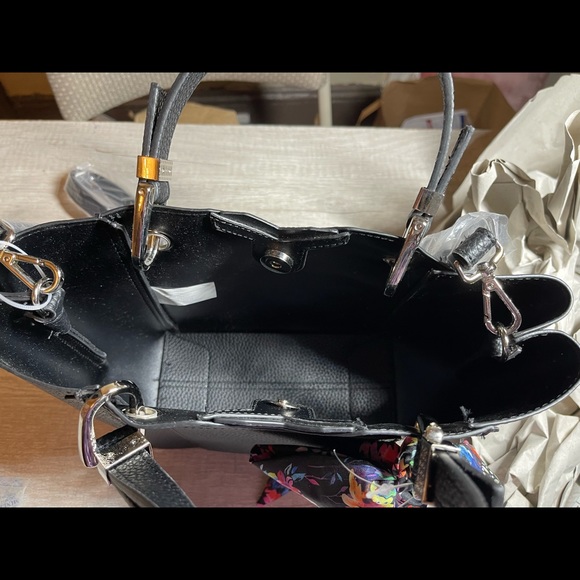 Steven Madden BKARTA purse with ribbon. - Picture 2 of 5